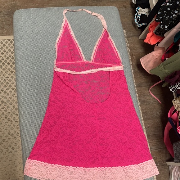 Pink lace lingerie - Picture 2 of 3